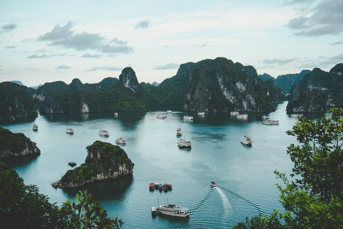 Ha Long Bay Vietnam race sunrise